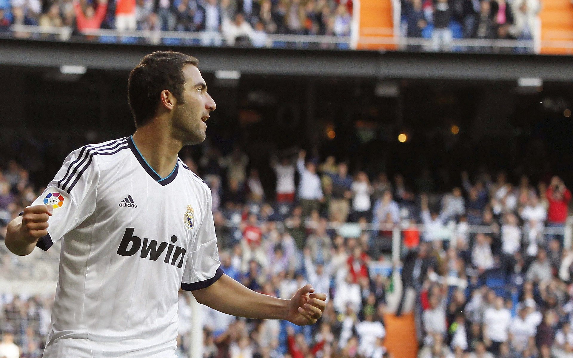 街道狂飙与北欧奇迹,当F1引擎轰鸣遇上挪威足球历史性胜利